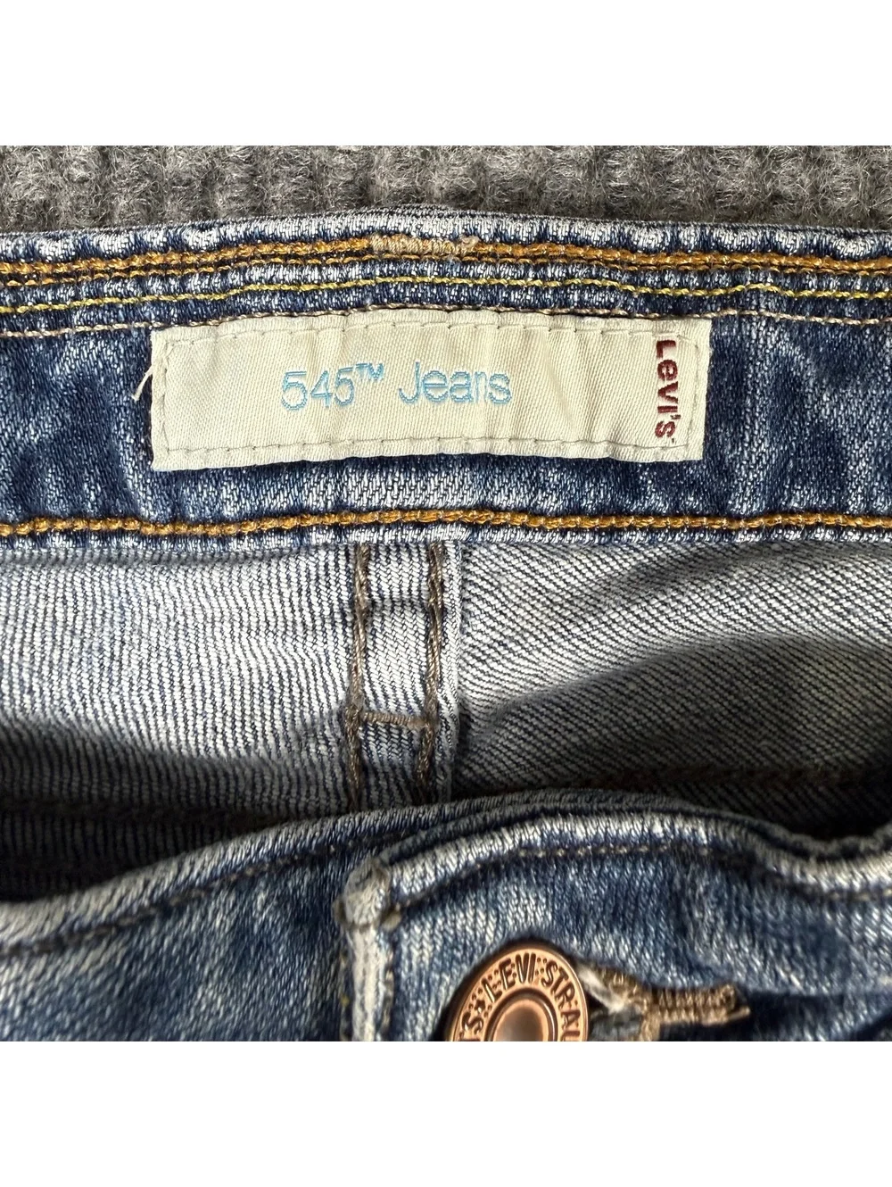 Levi’s 545 Women’s Capri Jeans Size 8 Medium Wash Stretch Denim